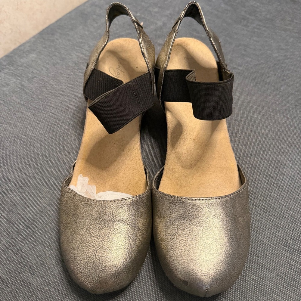 Vintage 7 Eight Freedom Metallic Wedge Sandal Pewter Gold Elastic Strap Size 9.5